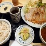 泰山 - 黒豚ロース生姜焼き定食