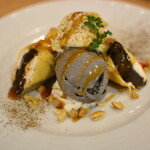 ココス - ほうじ茶ソースと黒胡麻アイスの和風くれぇぷ