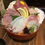 魚・肉・地酒 弐乃助 - 刺身五種盛り合わせ