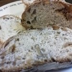 胡桃とイチジクのパン