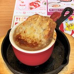 ココス - オニオングラタンのココット焼き。490円+税