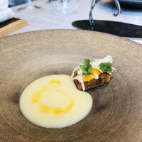 クイントカント - トルタ　ディ　カロータ。白人参スープと人参タルト。