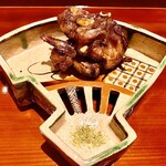 銀座 しのはら - すっぽんのたれ焼き〜高級ではあるが、日本料理の素材としてのすっぽんという位置づけを変えるような美味さなんです。骨までしゃぶりつきながら、スッポンを喰らう。♫