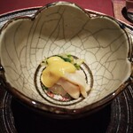 赤坂 渡なべ - 北寄貝  根ミツバ   酢味噌