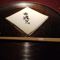 赤坂 渡なべ - セッティング。ナベノイズムと同じ家紋