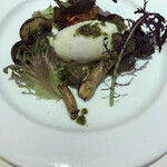 マッシュルーム - 砂肝のコンフィ 紅花卵のポーチドエッグ添え