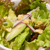 焼肉 ミツクニ 六本木 - 2020/3/19  みつくにサラダ　クルミナッツがアクセント！