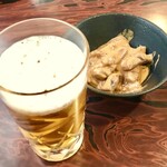 天史朗鮨 - まずは瓶ビールで乾杯！ゲソの塩辛と共に。