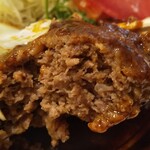 グリルニューコトブキ - しっかりした肉感とボリューム満点