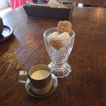 イグニスコーヒー - 砂糖とミルク