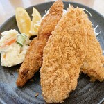 畔蒜肉店 - 左から、ポテトサラダ、白身魚のフライ、メンチカツ、はんぺんフライ