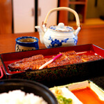 うなぎ 初音 - 香りが食欲をそそります。