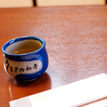 うなぎ 初音 - お茶を飲みながら何を注文するか考える。