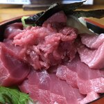 悠久 - まぐろ丼 アップ