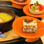 ナベノ-イズム - ボジョレーワインのパートドフリュイ　ロゼット巻き　近隣老舗大心堂と種亀とのコラボスナック