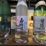 Kiuchi Shuzou - ・日本酒飲み比べ3種 900円/税込
                        季節の酒(春侍月)、純米酒、純米大吟醸