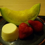 桜田 - 豆乳のババロア、あまおう、マスクメロン