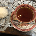 ゼー六 - 紅茶とモナカ1ヶ 390円