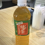 麺や 齋とう - ペットボトル緑茶1本サービス