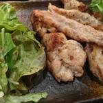 四国骨付鶏トリヤノシゴト - せせりともも肉の炭火焼き定食のしお味