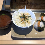 東京下町もんじゃ屋 Rikyu - ランチセットのサラダ・お味噌汁・えびむすび(天むす)