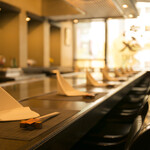 神戸ステーキハウス 和豪 - 6名まで座れるL字型のBカウンター