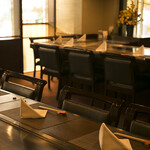 神戸ステーキハウス 和豪 - 大人数で利用しても、良い感じの距離感です。