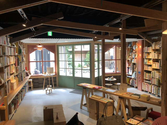 古絵本とコーヒーのお店 ちぇすなっと - 岡町/カフェ | 食べログ