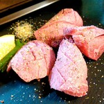 Yakiniku Shokudou Riki Tarou - 厚切り上牛タン　1900円