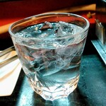 焼肉食堂 リキ太郎 - 焼酎ロック、グラスいっぱいです