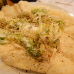 バカイゥン - じゃこと白葱の揚げピザ