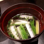 炭火割烹 白坂 - うるいともずくのお吸い物