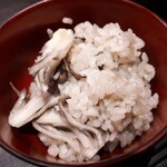炭火割烹 白坂 - 黒舞茸　むかごの炊き込み御飯