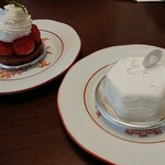 ロートンヌ - 気まぐれケーキ（左）とフロマージュ・クリュ（右）です