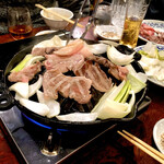 大衆中遊華食堂 八戒 - ジンギスカン焼き焼き風景