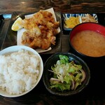 Kaisen Izakaya Satoru Chan - 鶏の唐揚げ定食（750円）