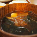 カフェプラスザッカ フゥ - わかめの味噌汁