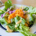 Hinano Kohi - ランチのサラダ