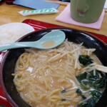 Kuruma Ya Ramen - 何かしらの満足エキスが入ってる味噌ラーメン