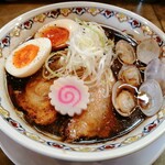 下品なぐらいダシのうまいラーメン屋 - 数量限定「濃厚醤油の貝だしそば&熟玉トッピング」900円