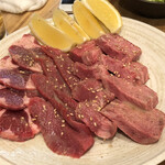 炭火焼肉ホルモン 横綱三四郎 - 