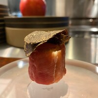 中土 - 毛蟹とお米のサラダ 生ハムで巻いた洋風のお寿司です♪