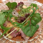 チャコール クッキング ツクバ マイス - 江戸前　平スズキのカルパッチョ　ブラッドオレンジのソース