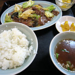 龍門 - 牛肉と野菜炒め(醤油味)定食