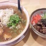 京都北山元町らーめん  - ラーメン、牛すじ丼セット