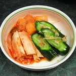 焼肉游園 - キムチ盛合せ（1000円）