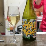 トリワイン ＰＩＫＯＳＨＨＨＵ - 白ワイン１杯目