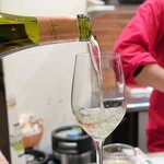 トリワイン ＰＩＫＯＳＨＨＨＵ - 白ワイン１杯目