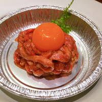 焼肉 スタミナ苑 - シンシンの炙りユッケ