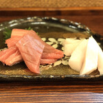 よねさん - 〈2020年03月・再訪・90回〉 
      鮪刺・真魚鰹